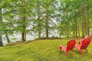 Lakefront Yard | Lakefront Views