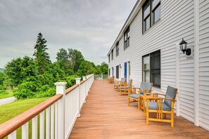 Shared Deck | Mountain Views