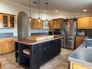 Full kitchen
