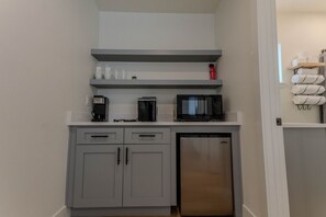 Our well-equipped kitchenette has everything you need to feel at home. With a mini fridge, coffee pot, countertop ice maker, and microwave, you'll have all the essentials for a quick meal or snack. There’s also cupboard space to store your supplies, so yo