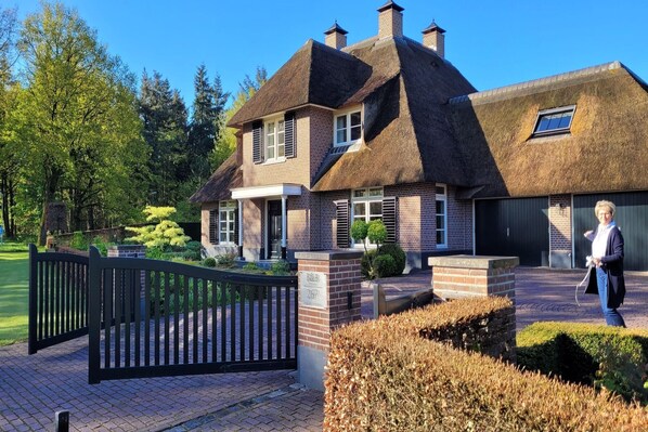 Extérieur maison de vacances [été]