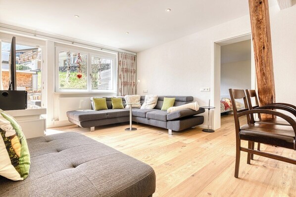 Ferienwohnung Zentral mit Panorama - Sonnentrrasse - living area