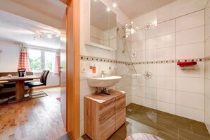 Apartment Alpenrose – Haus Edelweiss bathroom