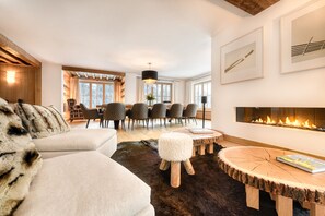  Chalet Lilly - Luxury living room with open chimney