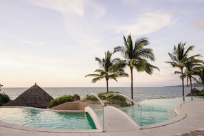 Kupuri Beach Club: "beach clubs were fun! Kupuri my favorite ..." Rachel S.