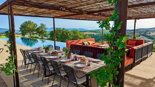 One of many outdoor dining spots