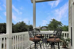 Beach View Deck with Outdoor Dining