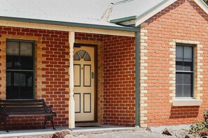 Frontage Close