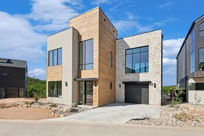 5 bedroom /6 bath