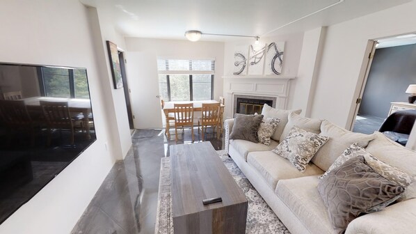 Home Decor, Furniture, Indoors, Living Room, Table