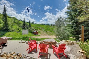 Community Fire Pit | Ski-In, Ski-Out Access