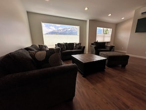 2 Living Area (3)