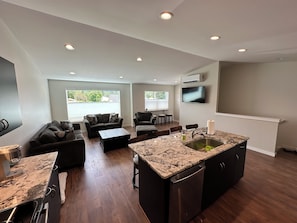 2 Living Area (4)