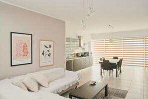 Open plan living / dinning / kitchen