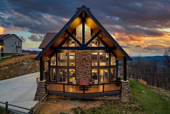 27-foot Pine Ceilings