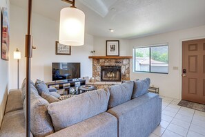 Living Room | Central Heating | Free WiFi
