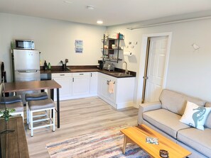 Full size kitchen upgraded in 2024