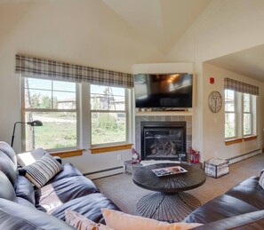 SmartTV, gas fireplace