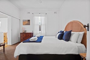Master Bedroom - Queen, Ensuite + WIR