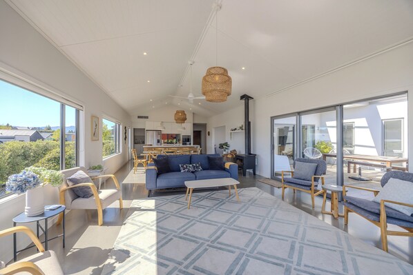 open plan living room/dining/kitchen