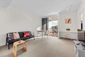 Smart TV, Ducted Air-Con, Built-in Home Office + Private Balcony