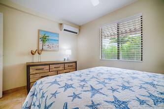 50 steps away from Maui's best beach, furnished with luxury details