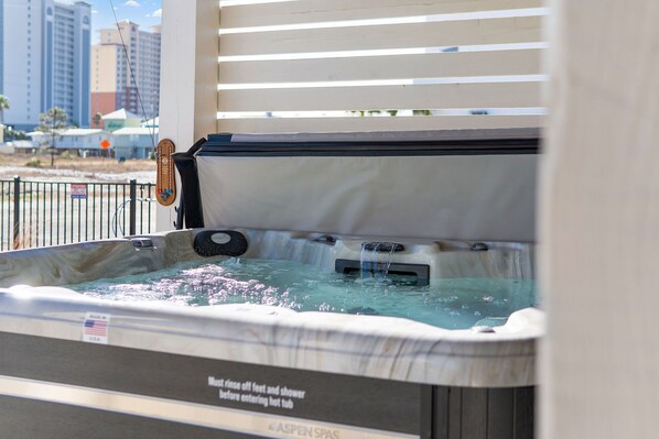 Outdoor spa tub