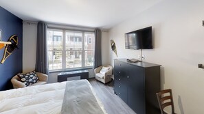 Indoors, Screen, Furniture, TV, Window