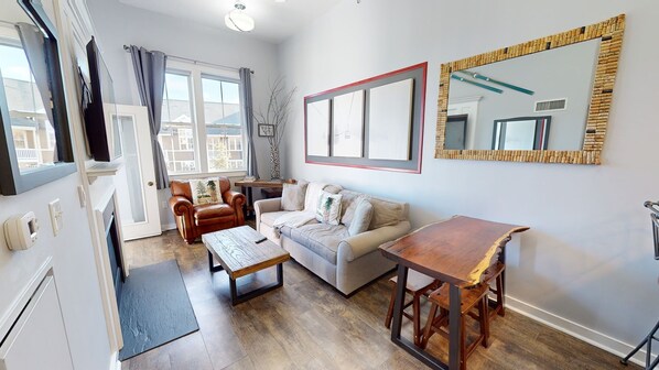 Home Decor, Indoors, Furniture, Living Room, Table