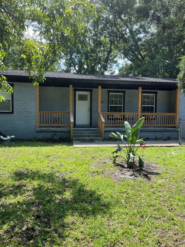 Fenced front yard.  Entry