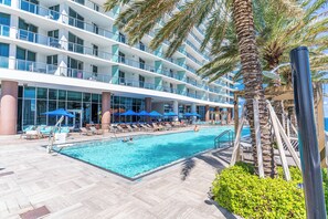 Infinity Pool | Ocean view | Resort Amenities | 9th Floor
