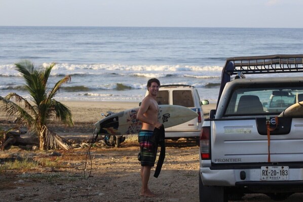 Surfing/bodyboarding