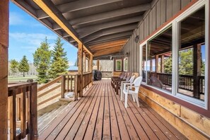 Front deck seating area