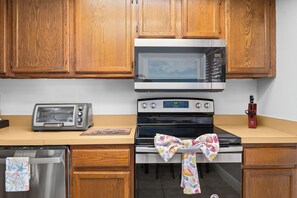 Full-size oven, stovetop, microwave, and toaster-oven/air-fyer.