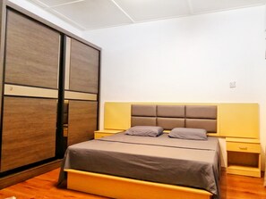 Master room (Air-conditioner and fan)
1 King Size bed