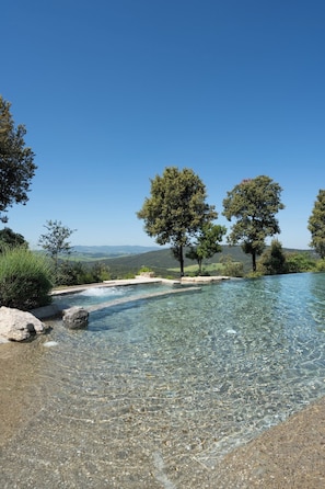 Piscina privata in comune con gli altri appartamenti del borgo