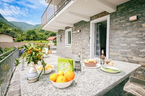 Ca. 30 m² große Sonnenterrasse