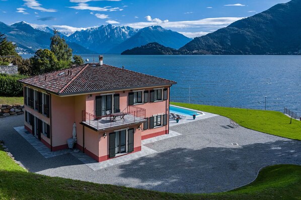 Wonderful holiday villa on Lake Como.