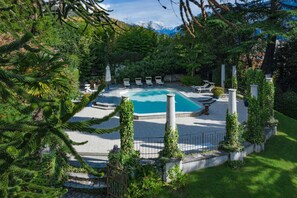 Building Exterior, Outdoor, Pool