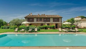 Wonderful swimming pool of the Country resort holidays in Tavarnelle Val di Pesa.