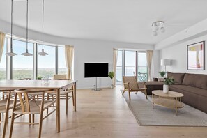 Very bright living room with fantastic views, equipped with 55" Smart TV