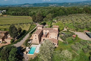 Balcony / Terrace / Patio, Building Exterior, Garden, Outdoor, Pool, Scenic View