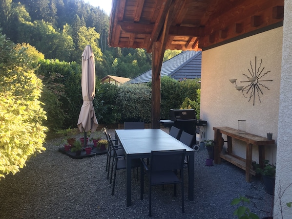 Outdoor dining