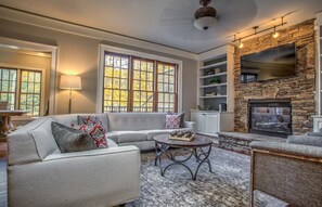 Entertainment and Fireplace