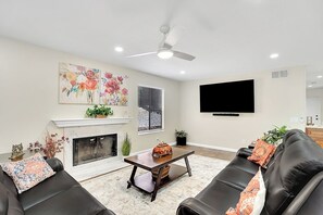Leather sofas for extra comfort - get into relaxation mode!