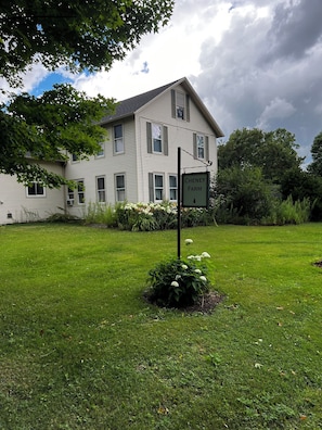 Cheney Farm. A fully renovated VT farmhouse with attention to every detail