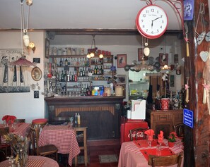 Bar (in der Unterkunft)