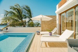 Balcony / Terrace,Swimming pool
