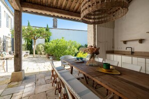 Outdoor dining