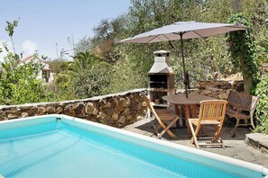Zona de piscina, barbacoa 